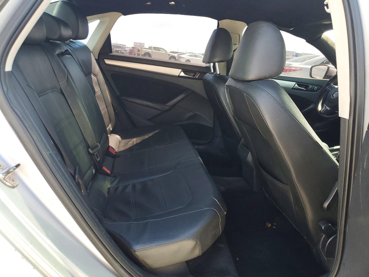 2012 VOLKSWAGEN PASSAT SE photo 19