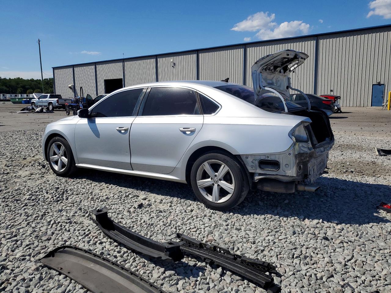 2012 VOLKSWAGEN PASSAT SE photo 3