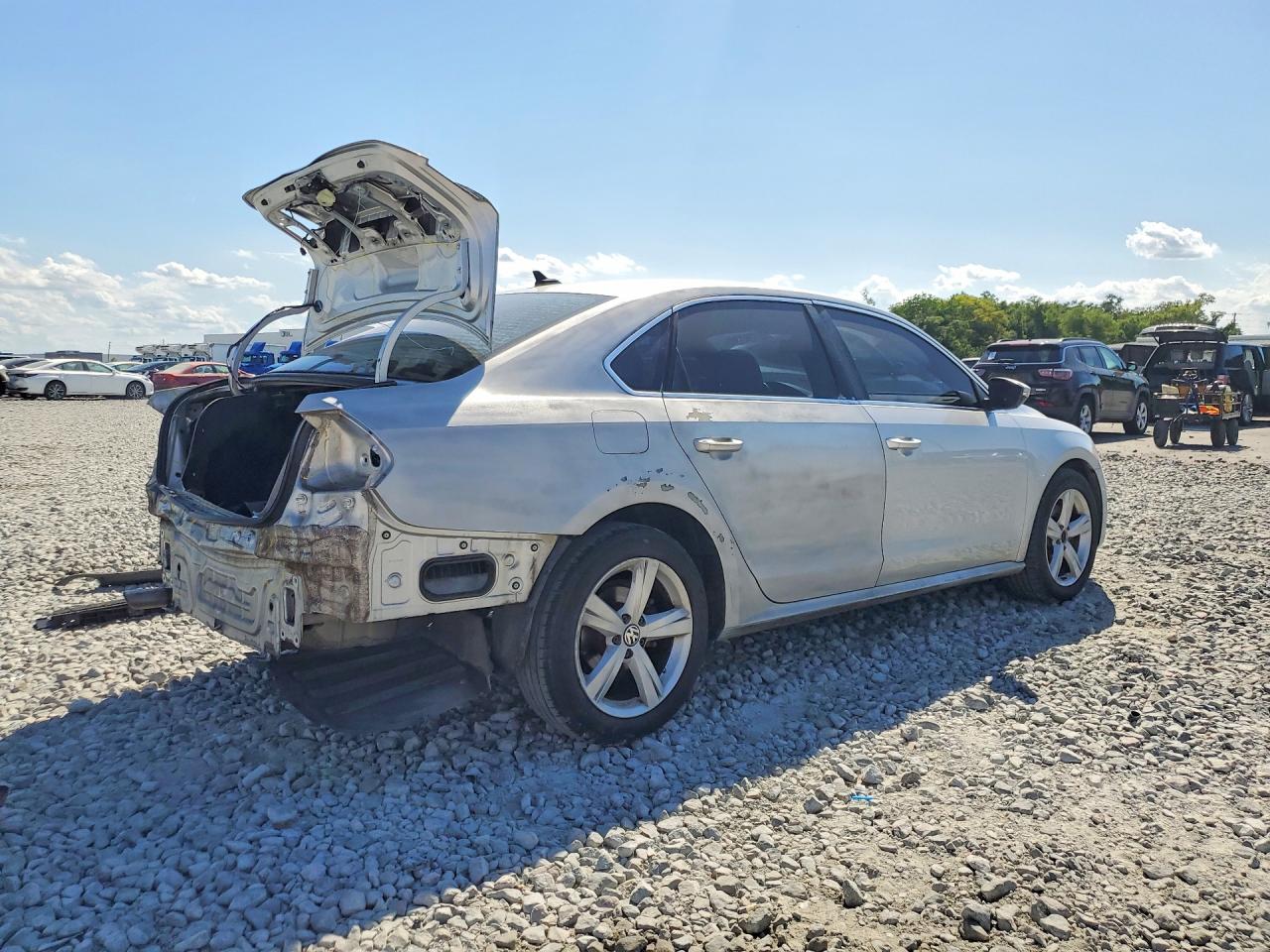 2012 VOLKSWAGEN PASSAT SE photo 5