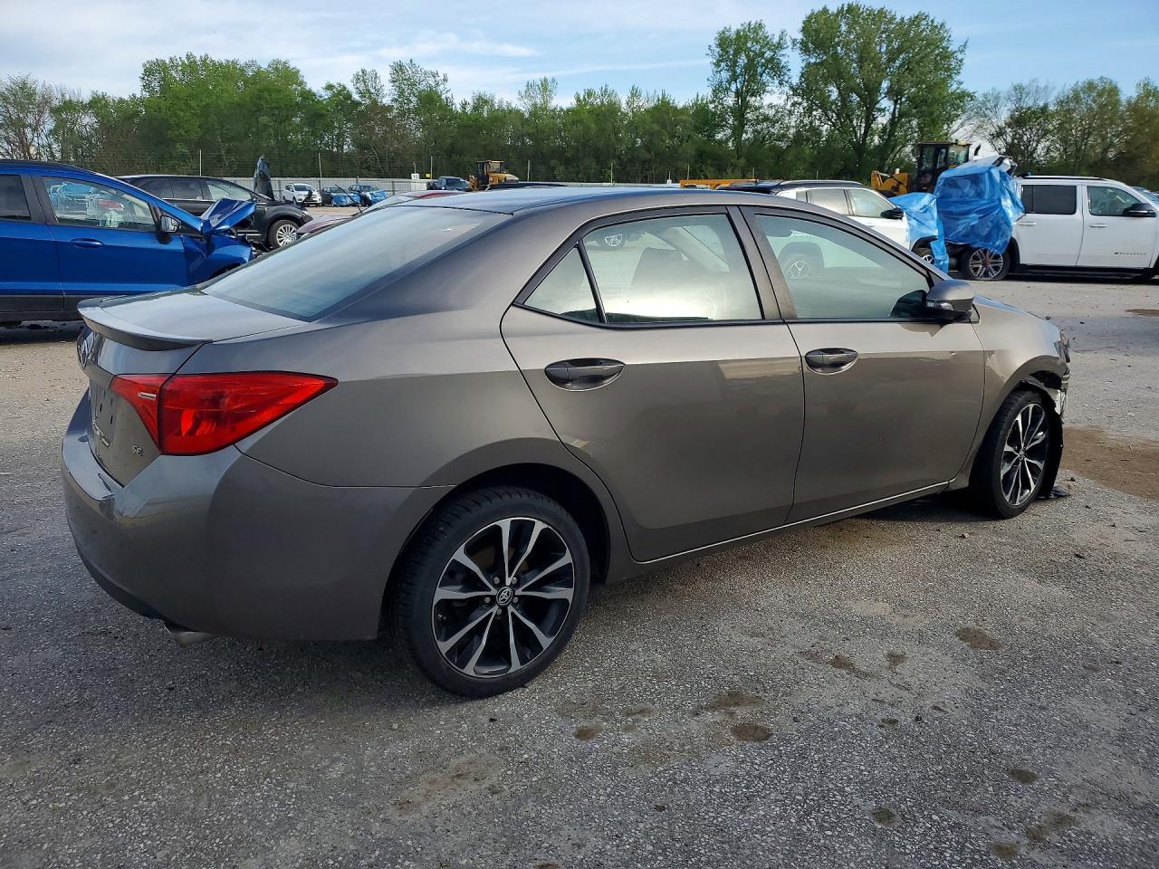 2018 TOYOTA COROLLA SE photo 5