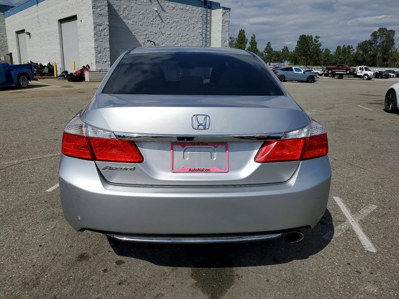 2013 HONDA ACCORD LX photo 11