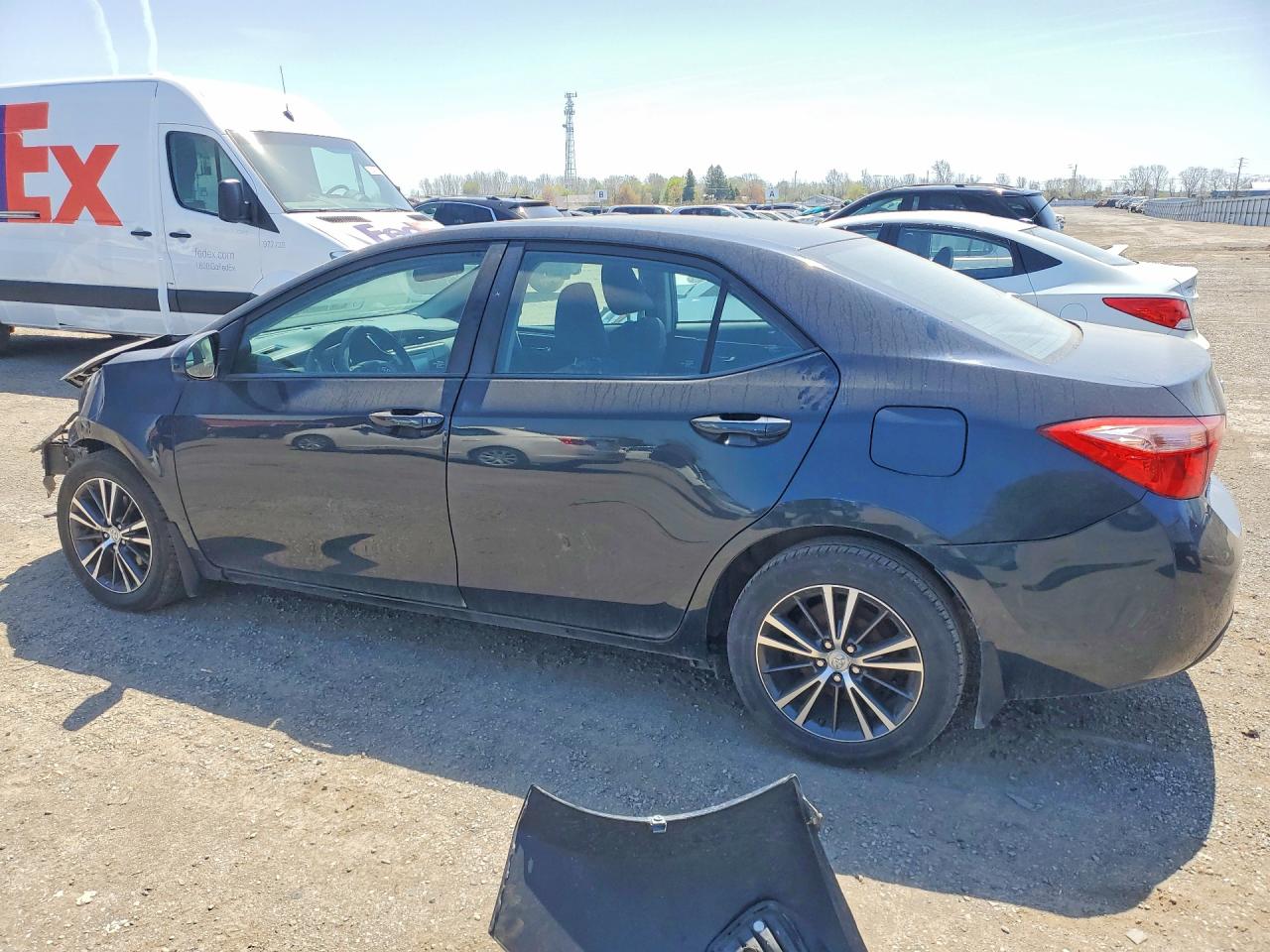 2018 TOYOTA COROLLA L photo 3