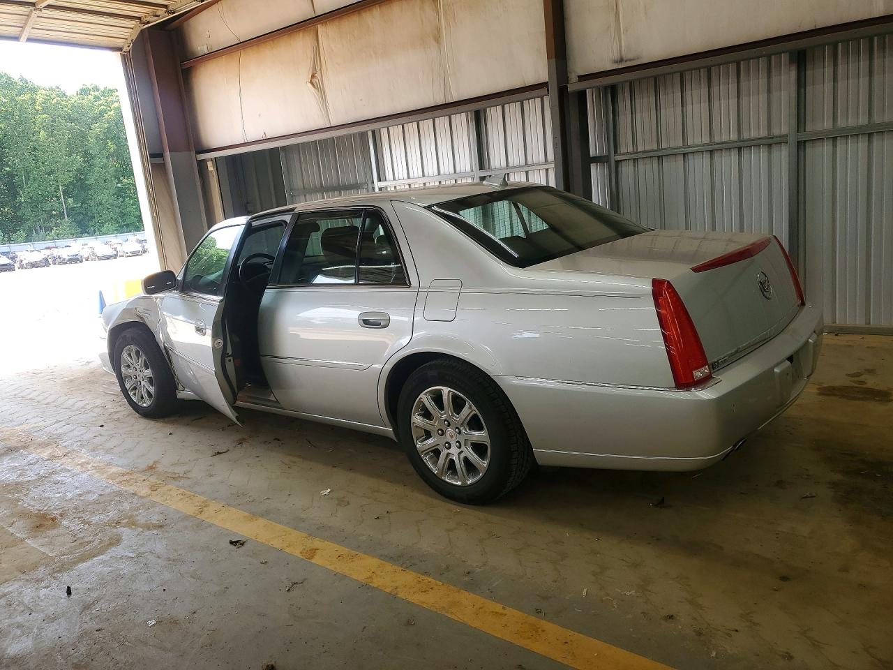 2009 CADILLAC DTS photo 4