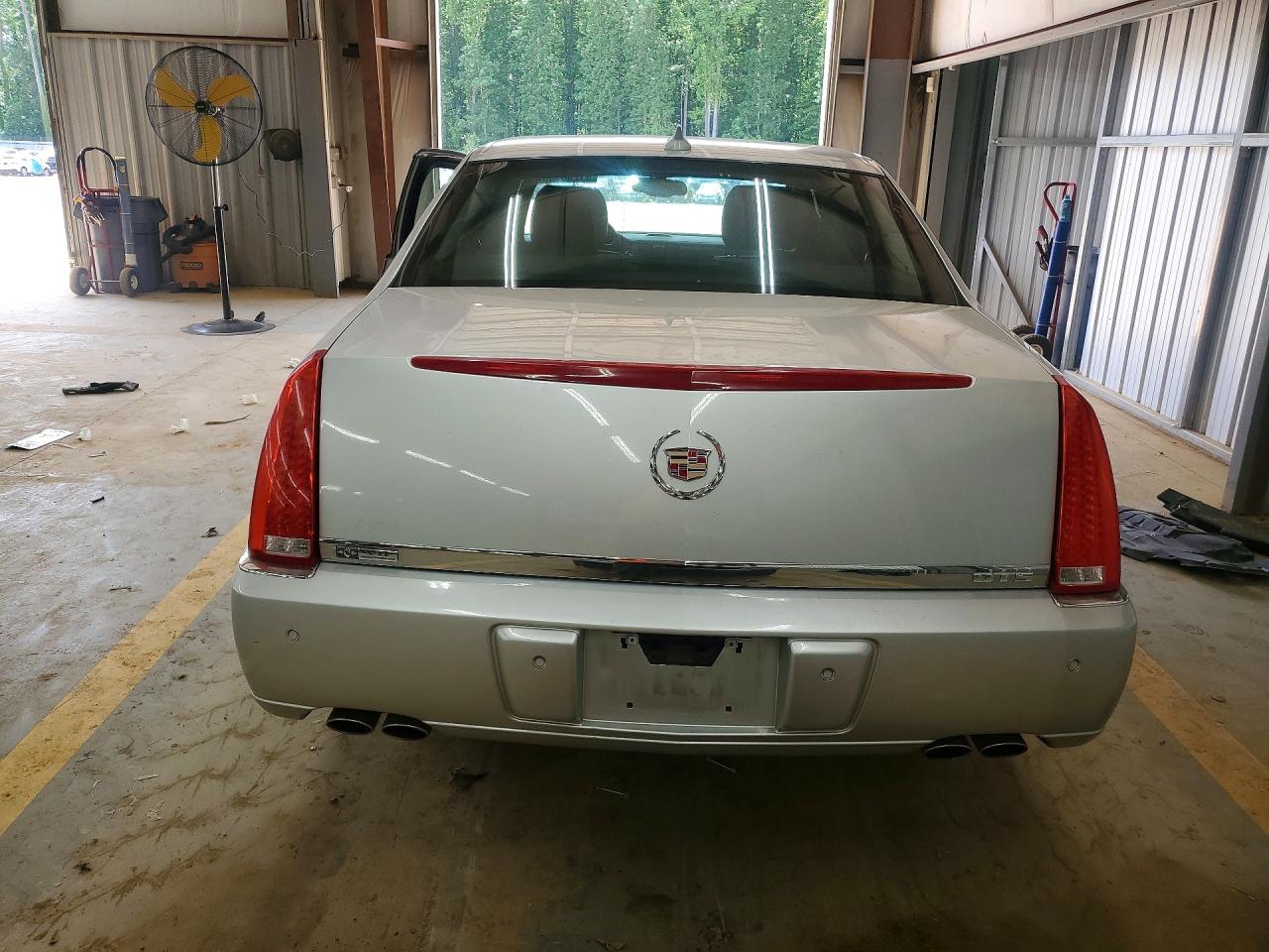 2009 CADILLAC DTS photo 16