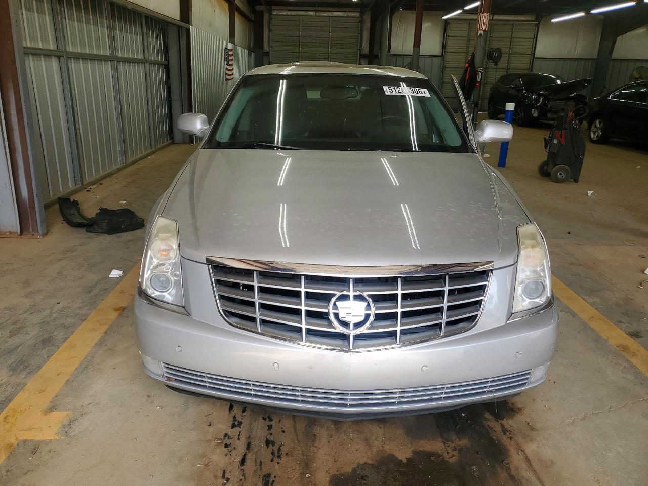 2009 CADILLAC DTS photo 13
