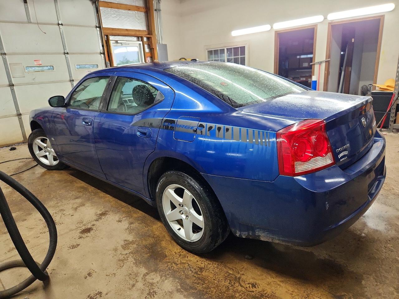 2010 DODGE CHARGER photo 2
