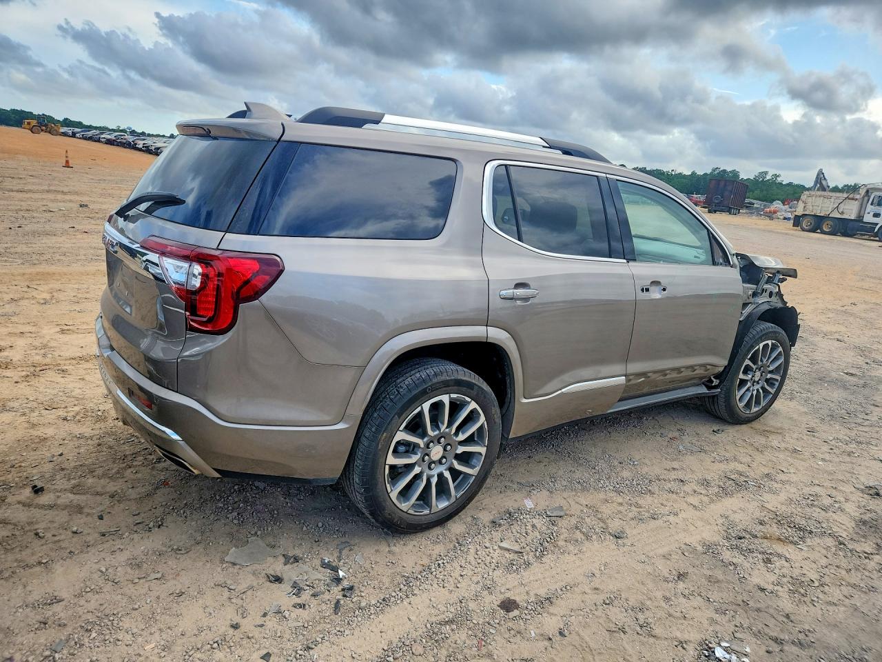 2023 GMC ACADIA DENALI photo 5