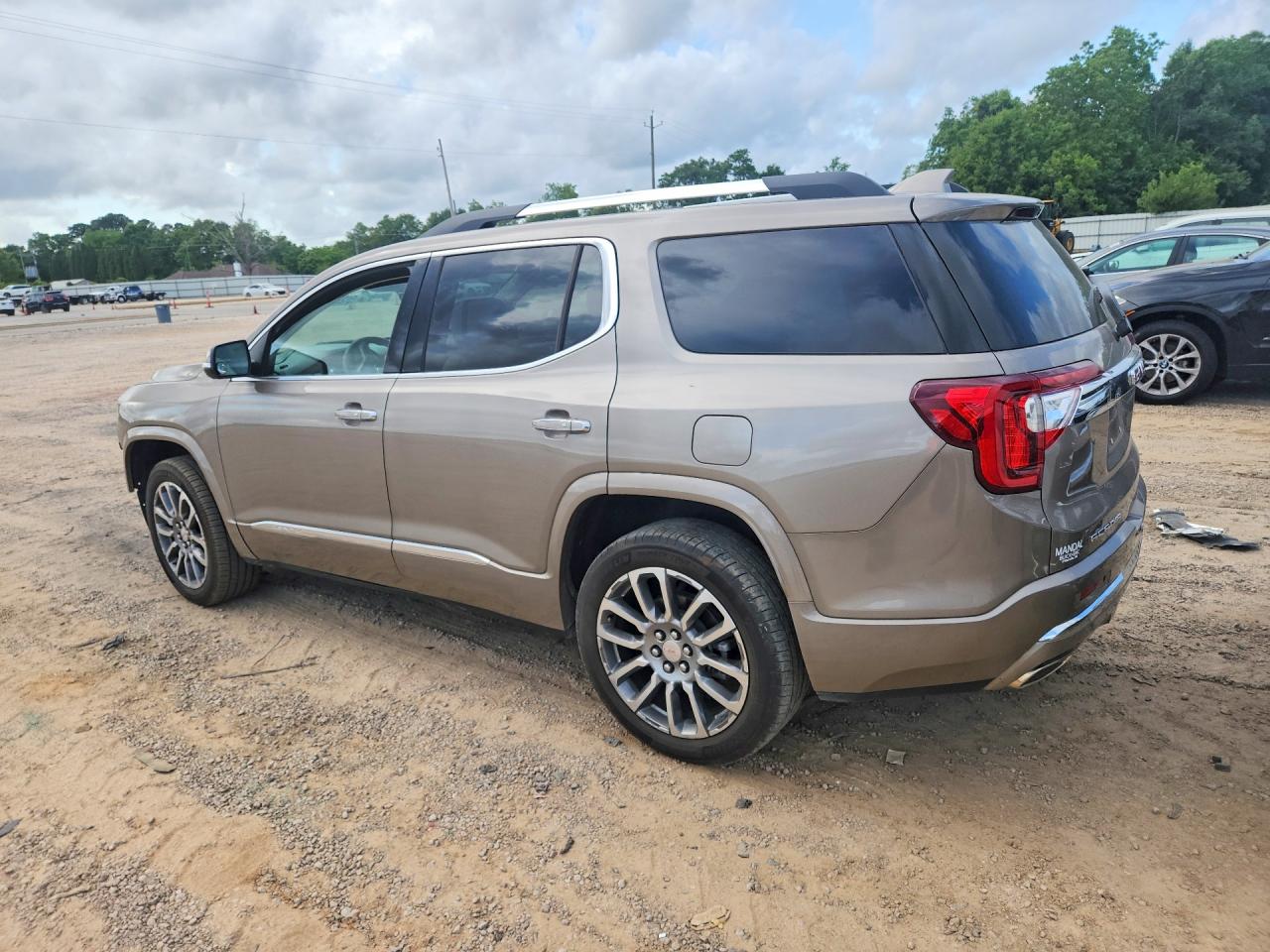 2023 GMC ACADIA DENALI photo 3