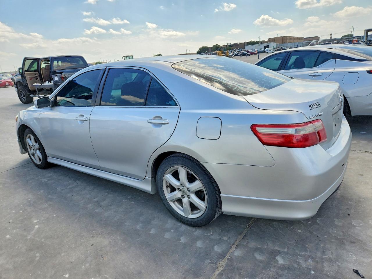2009 TOYOTA CAMRY SE photo 3