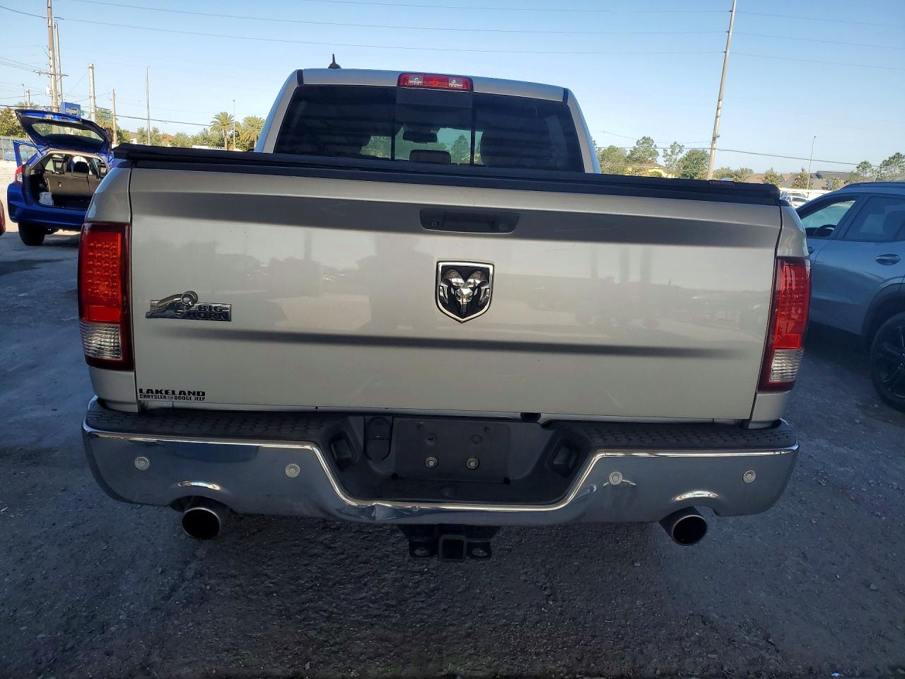 2016 RAM 1500 SLT photo 6