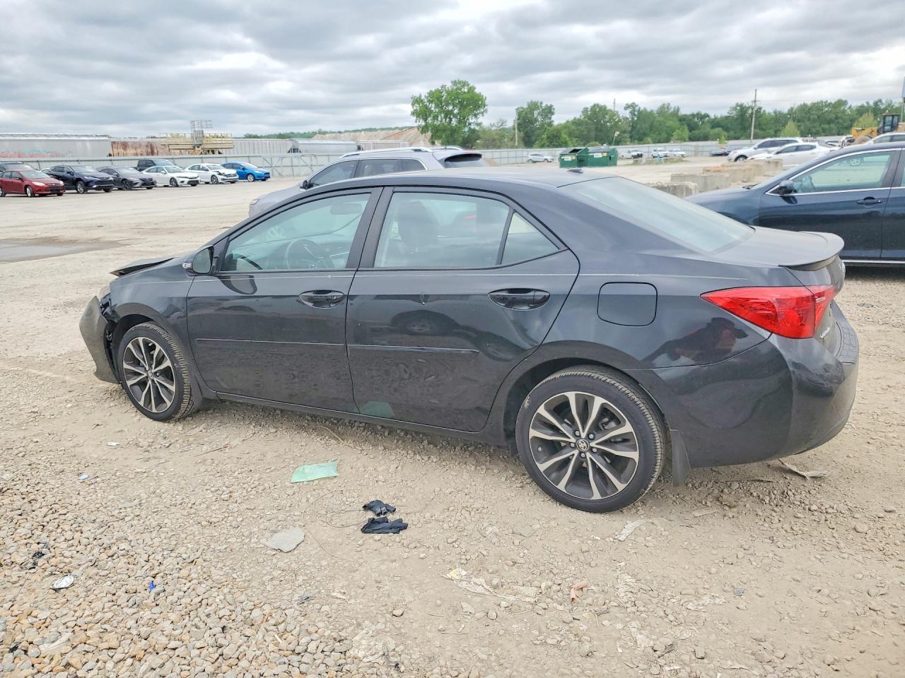 2017 TOYOTA COROLLA XSE photo 3