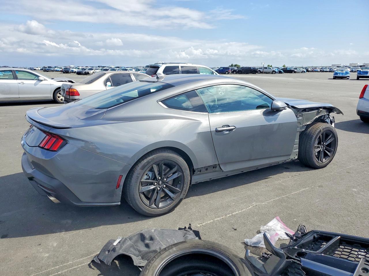 2025 FORD MUSTANG GT photo 3