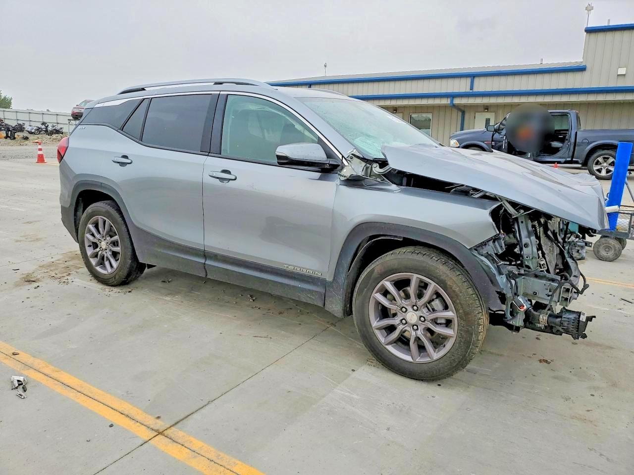 2024 GMC TERRAIN SLT photo 7