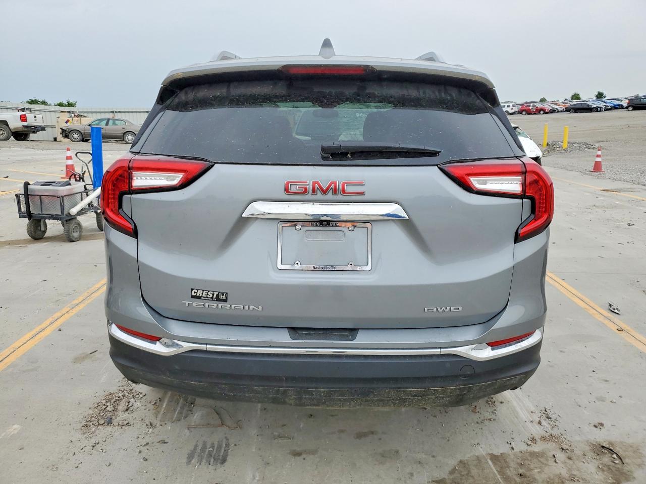 2024 GMC TERRAIN SLT photo 11