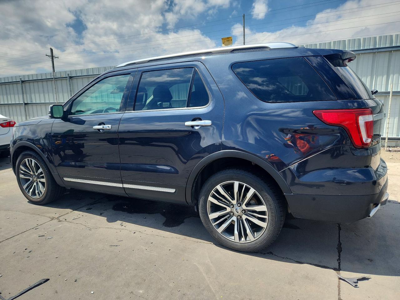 2017 FORD EXPLORER PLATINUM photo 4
