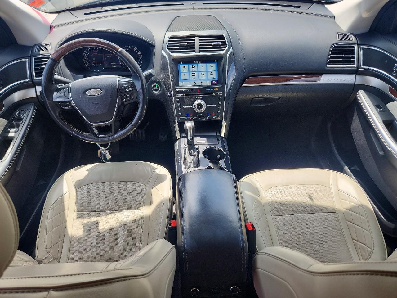2017 FORD EXPLORER PLATINUM photo 22