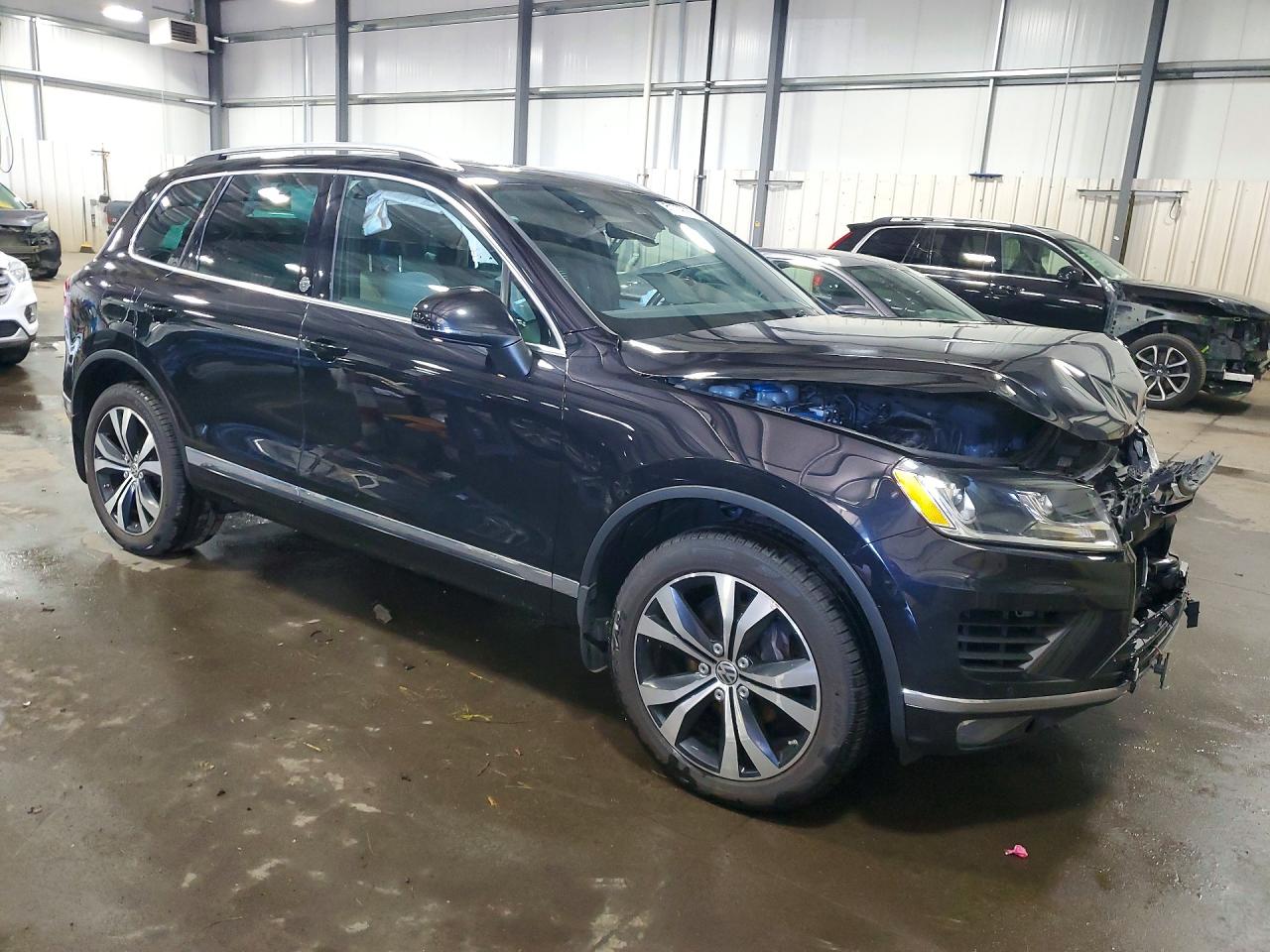 2017 VOLKSWAGEN TOUAREG WOLFSBURG photo 4