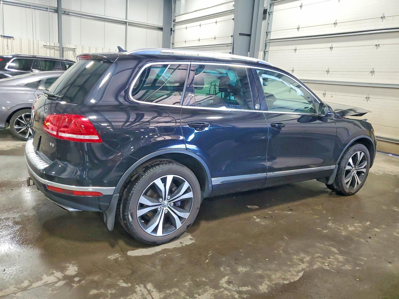 2017 VOLKSWAGEN TOUAREG WOLFSBURG photo 3