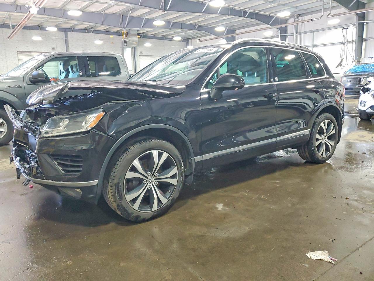 2017 VOLKSWAGEN TOUAREG