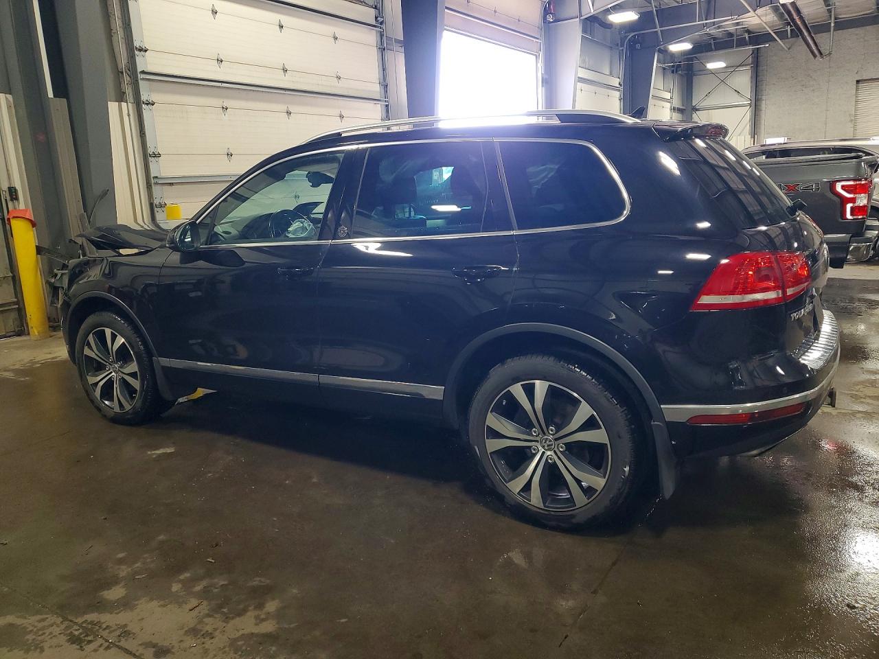 2017 VOLKSWAGEN TOUAREG WOLFSBURG photo 2