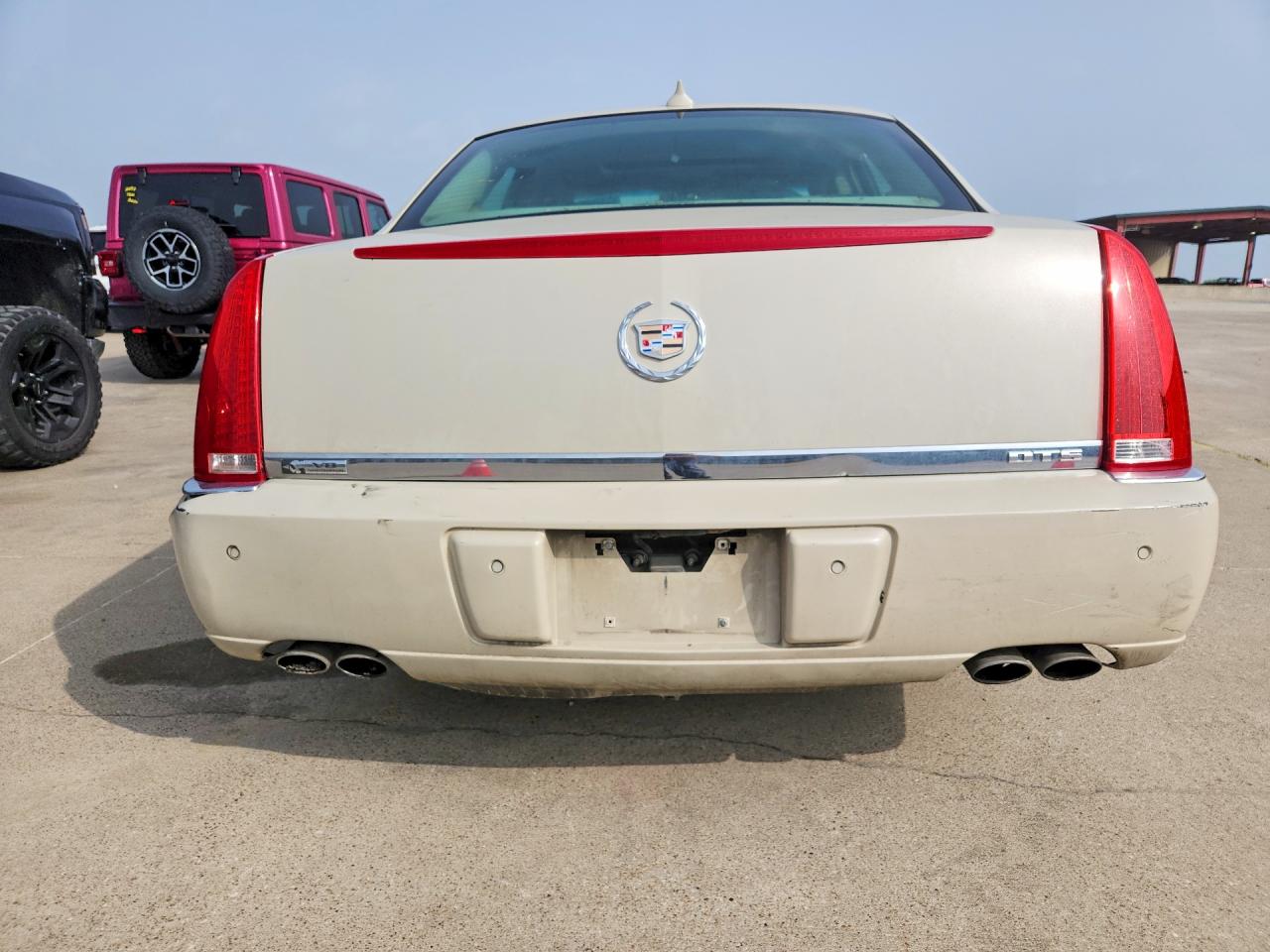 2011 CADILLAC DTS PREMIUM COLLECTION photo 16