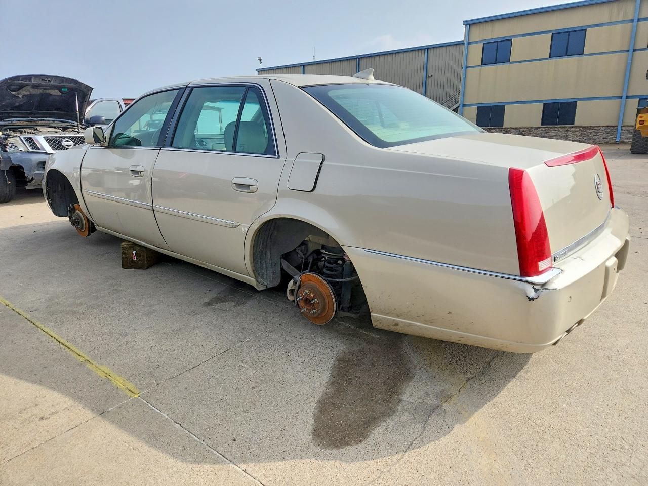 2011 CADILLAC DTS PREMIUM COLLECTION photo 4