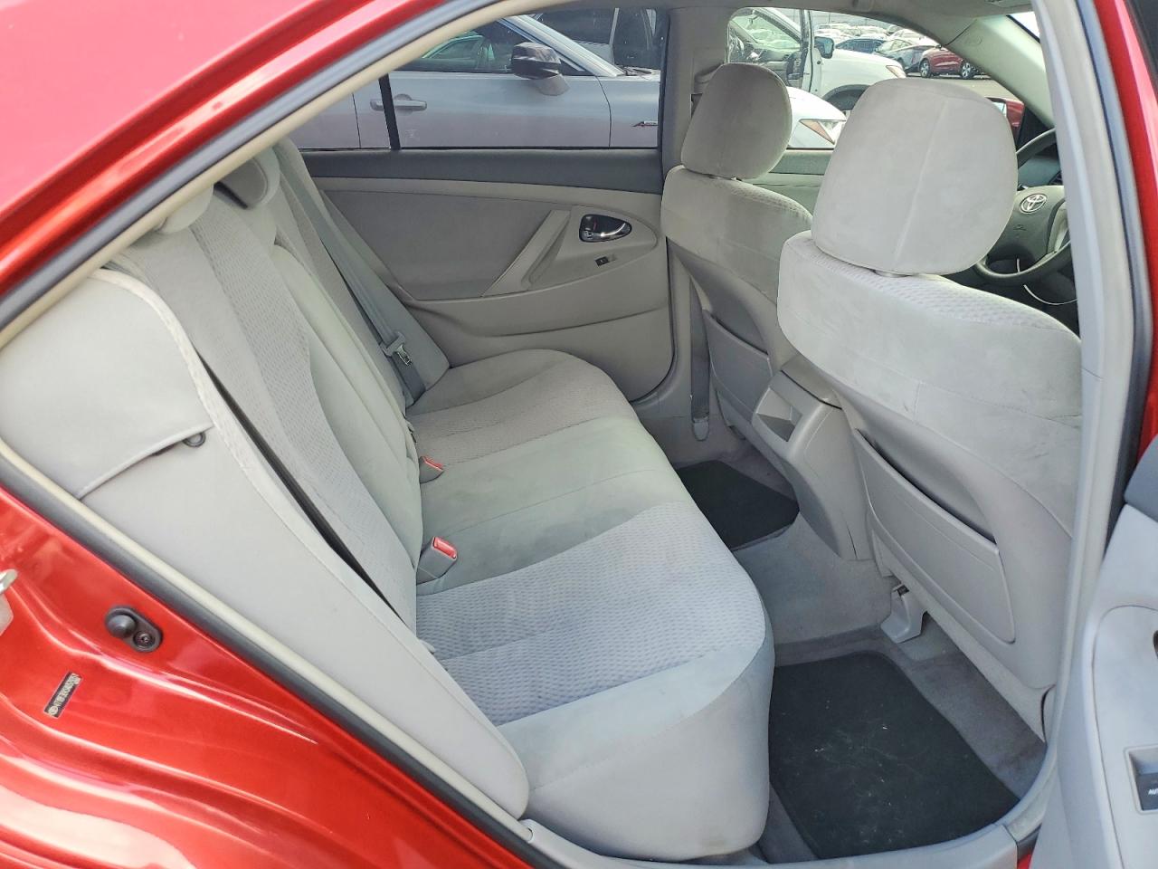 2010 TOYOTA CAMRY LE photo 19