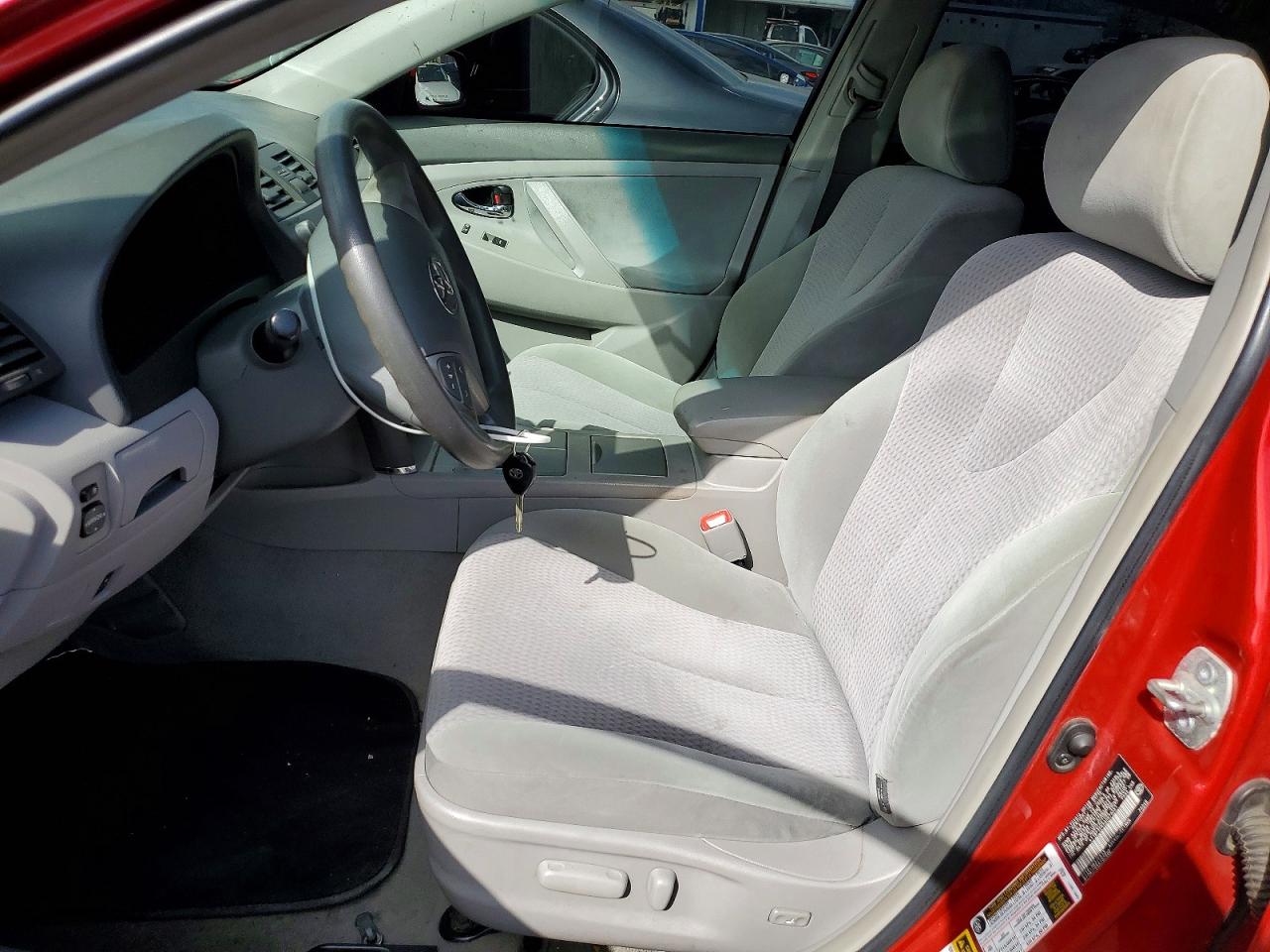 2010 TOYOTA CAMRY LE photo 13