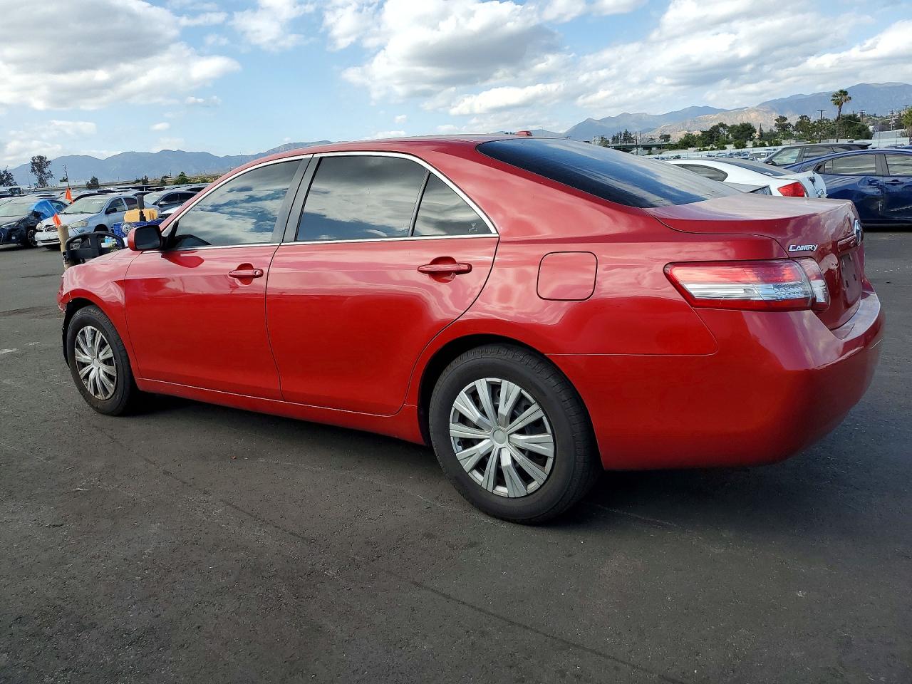 2010 TOYOTA CAMRY LE photo 3