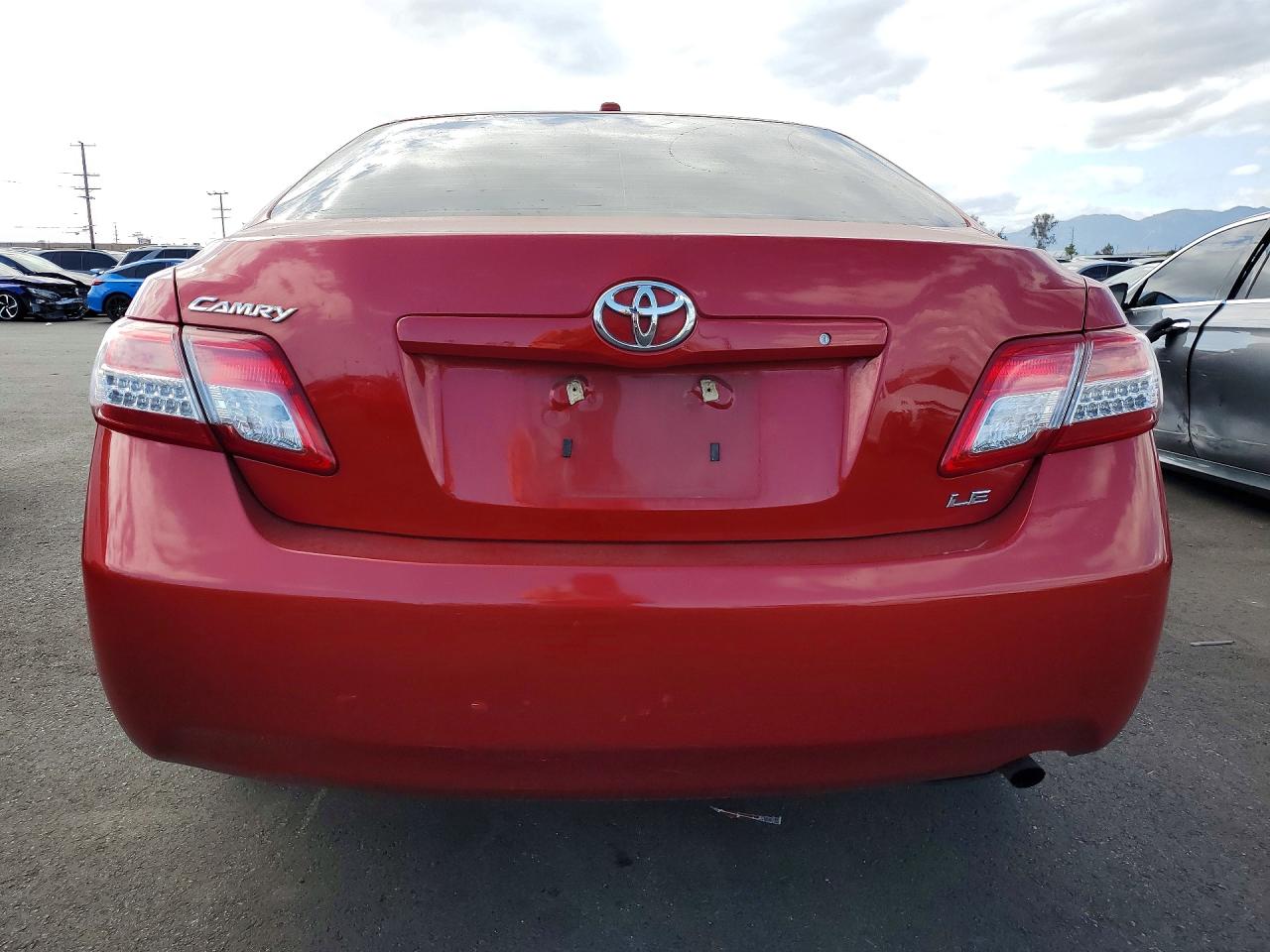 2010 TOYOTA CAMRY LE photo 11