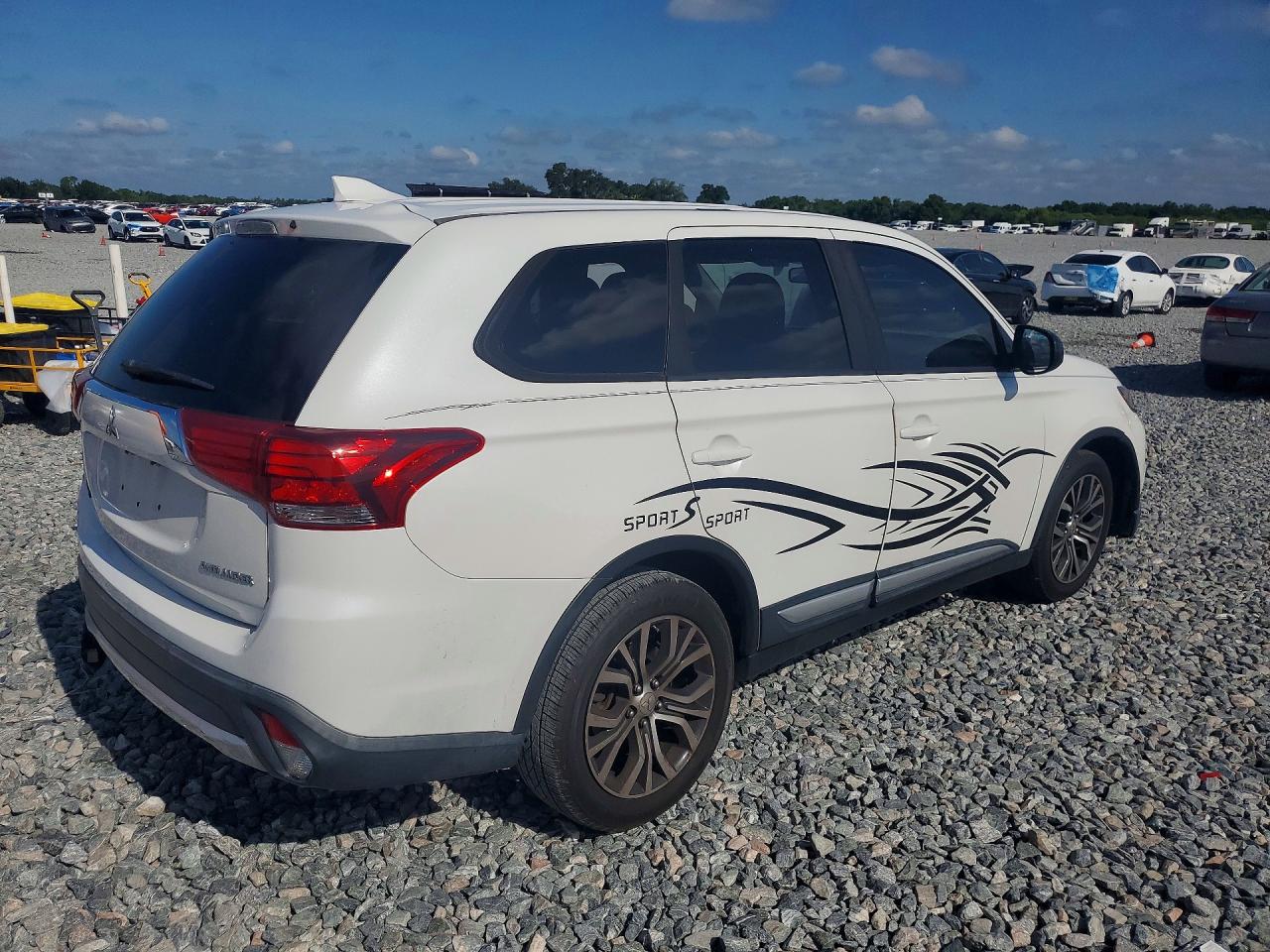 2017 MITSUBISHI OUTLANDER ES photo 7