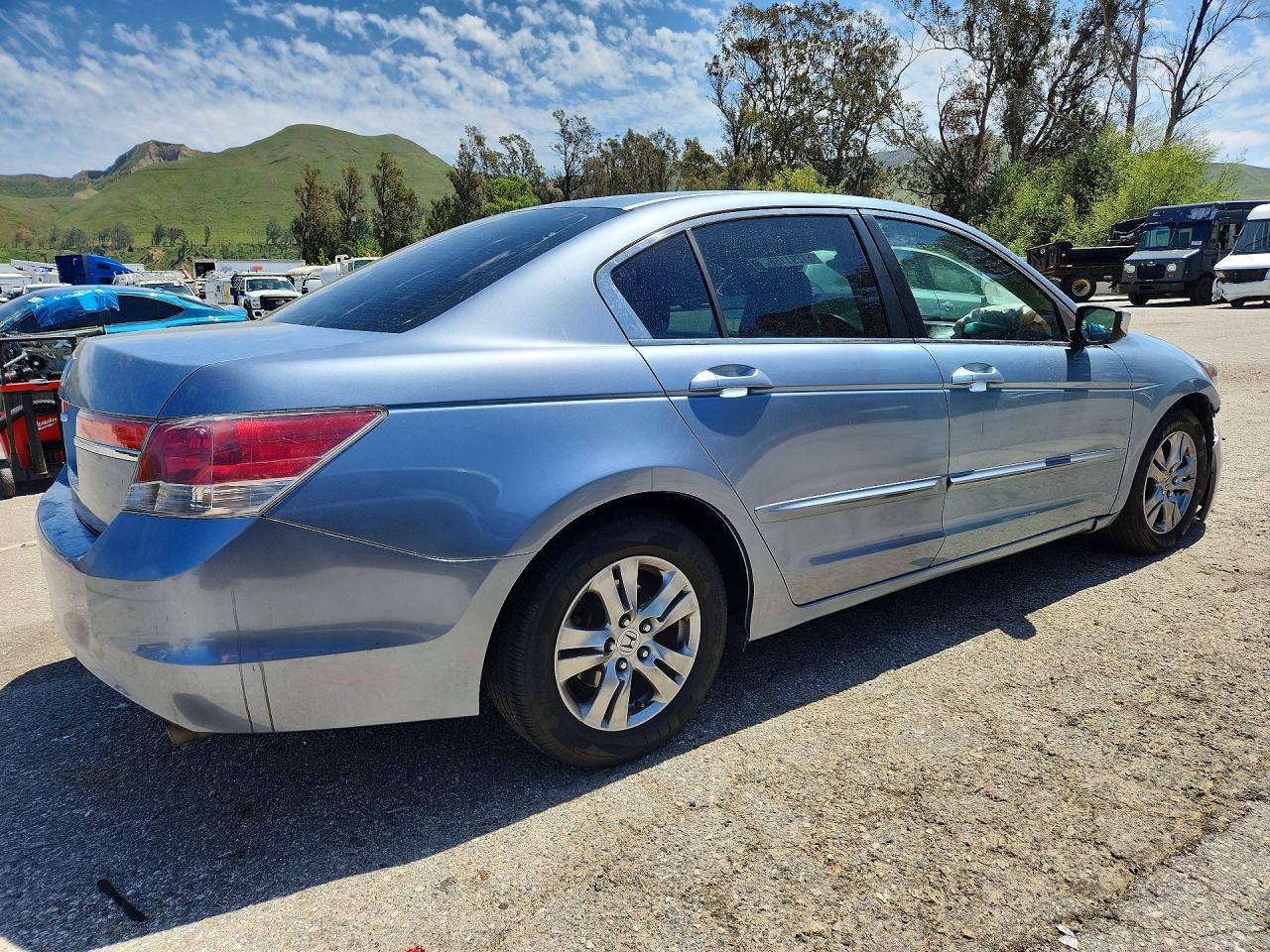 2011 HONDA ACCORD LXP photo 3