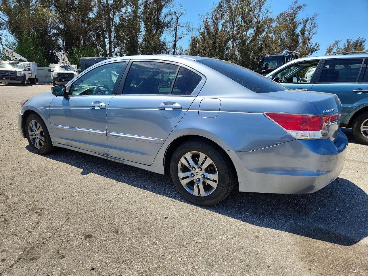 2011 HONDA ACCORD LXP photo 2