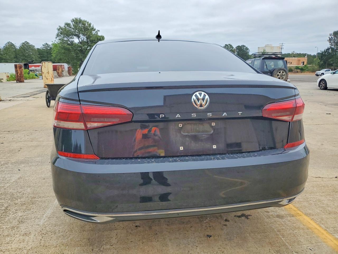 2021 VOLKSWAGEN PASSAT SE photo 11