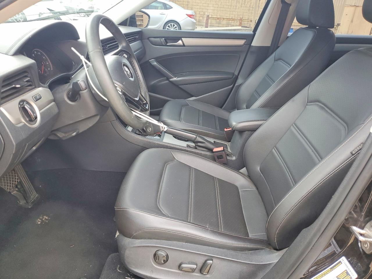 2021 VOLKSWAGEN PASSAT SE photo 13