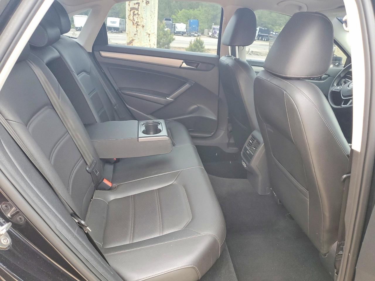 2021 VOLKSWAGEN PASSAT SE photo 19