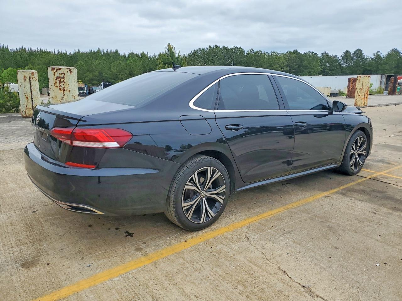 2021 VOLKSWAGEN PASSAT SE photo 5