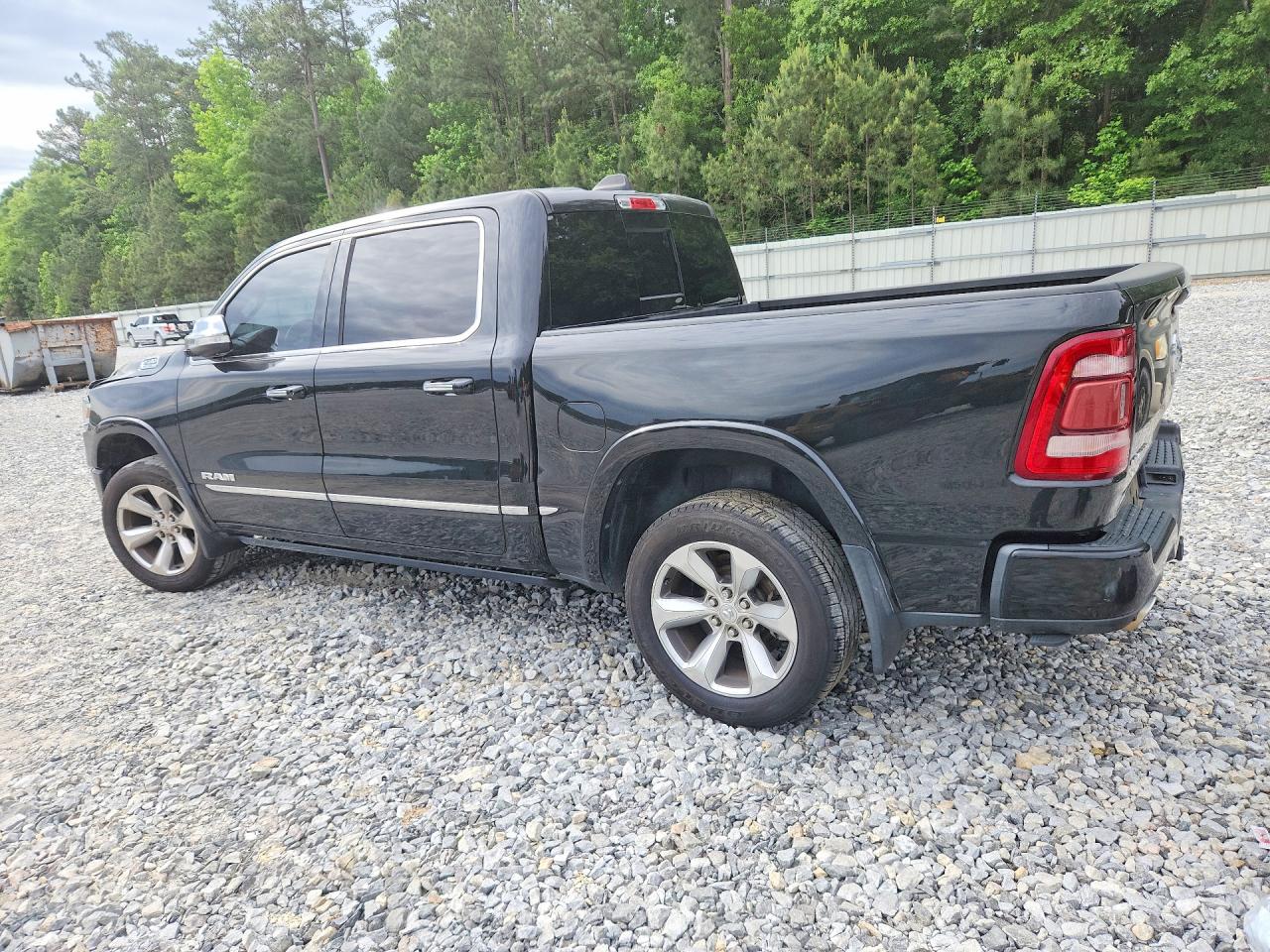 2019 RAM 1500 LIMITED photo 3