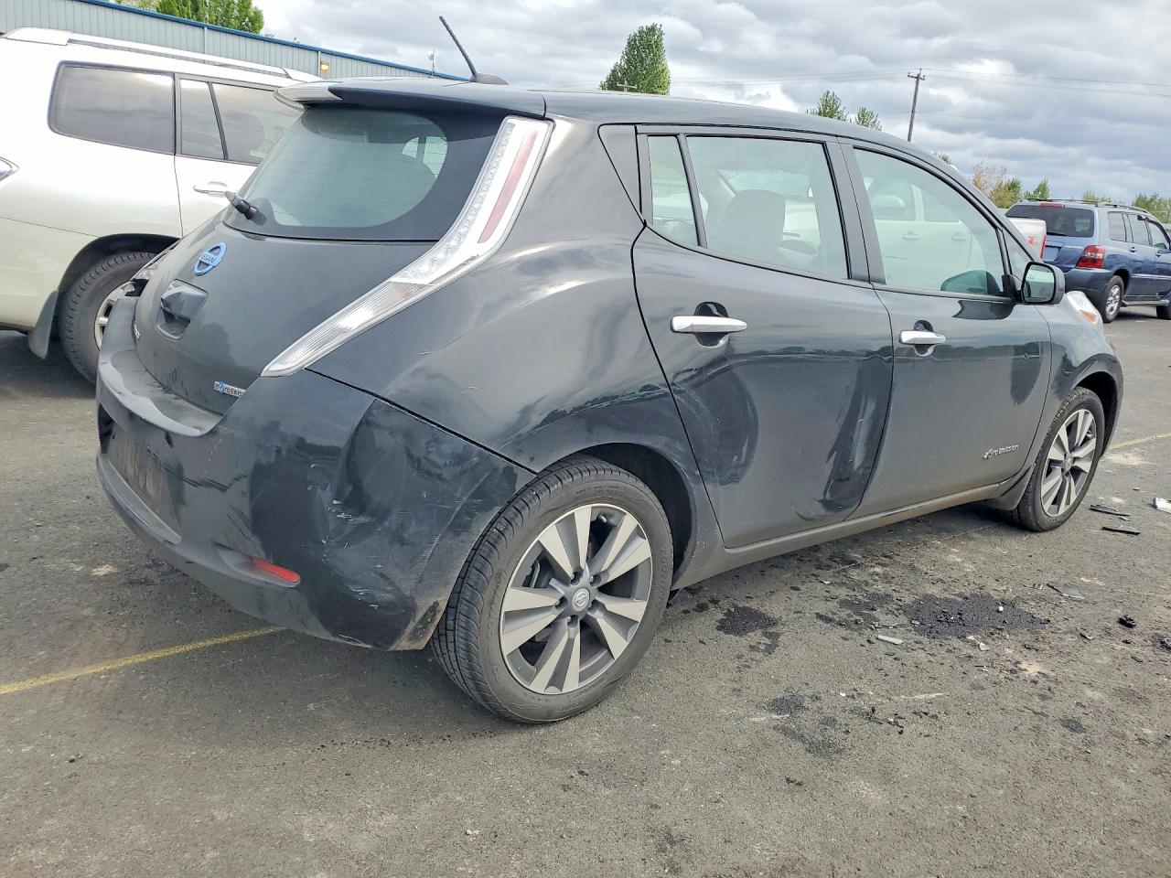 2015 NISSAN LEAF S photo 5