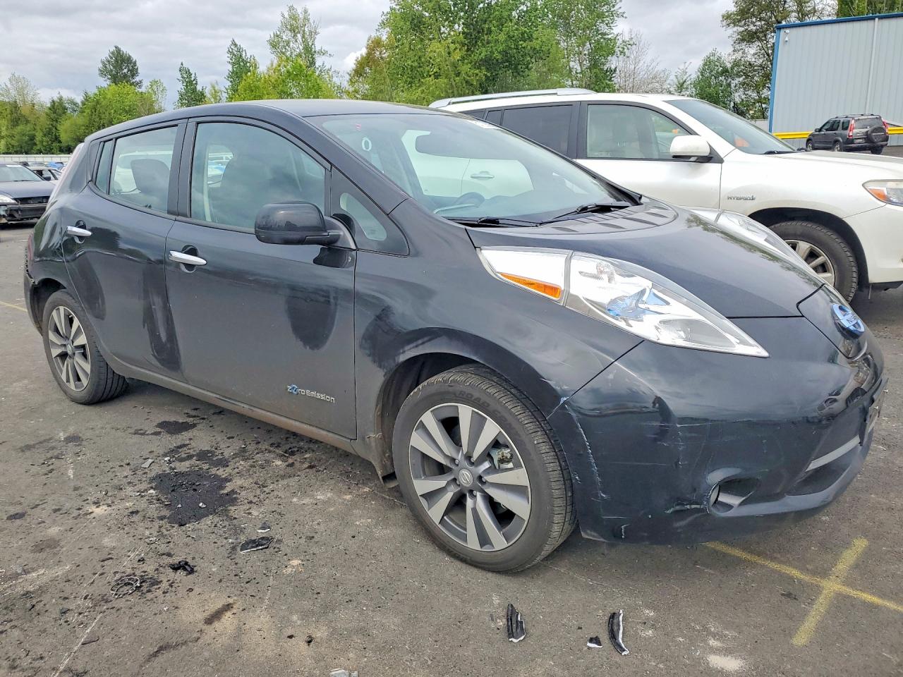 2015 NISSAN LEAF S photo 7