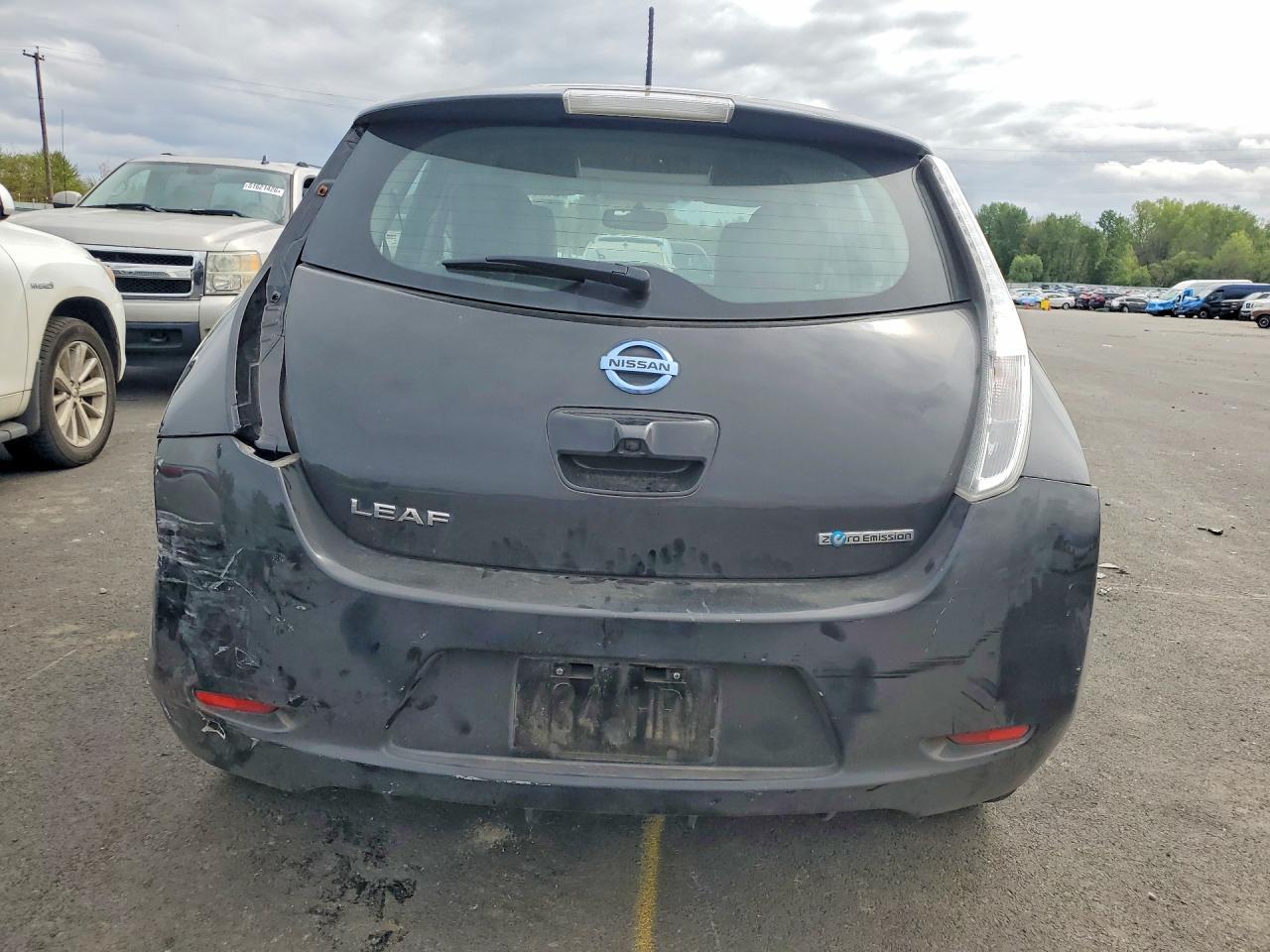 2015 NISSAN LEAF S photo 11