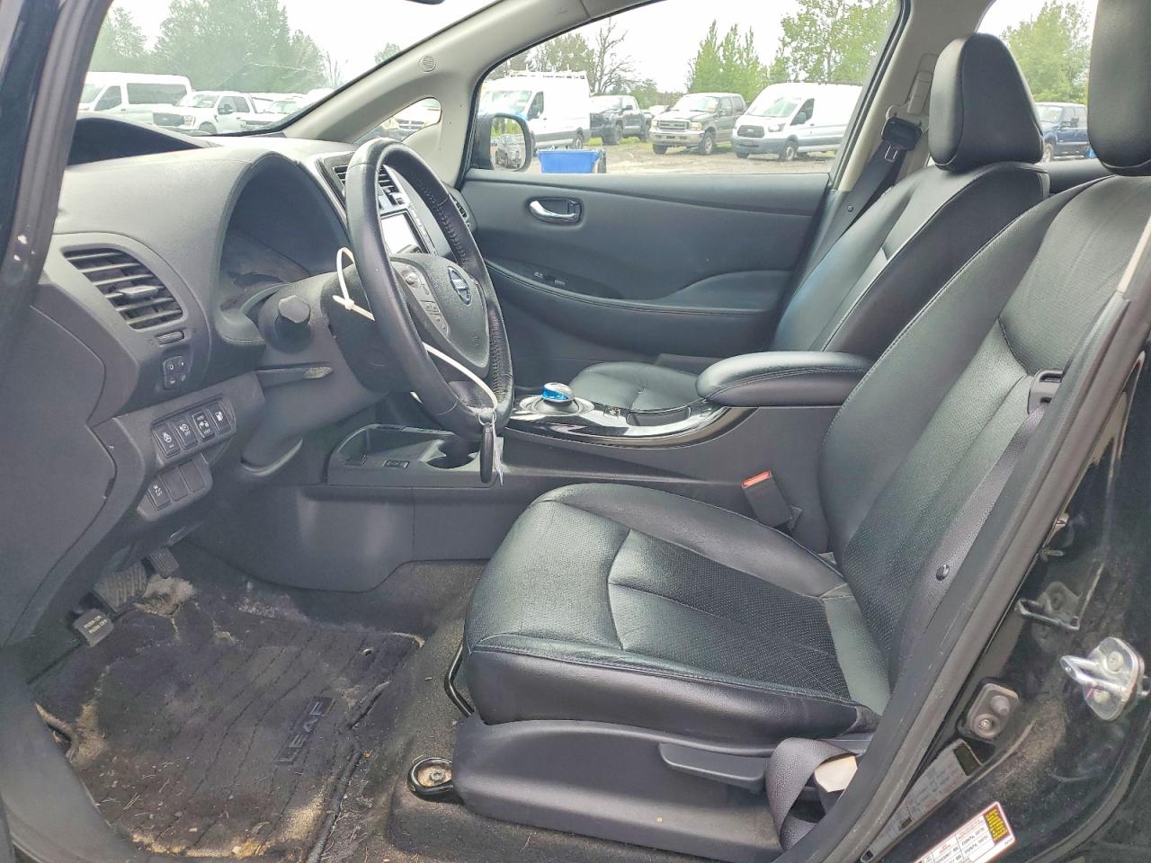 2015 NISSAN LEAF S photo 13