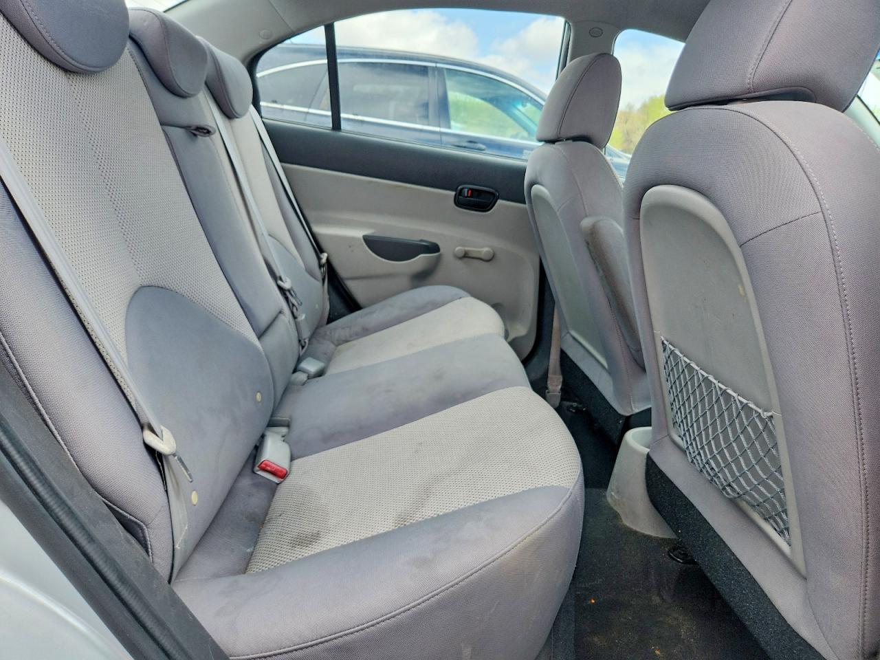 2010 HYUNDAI ACCENT GLS photo 28