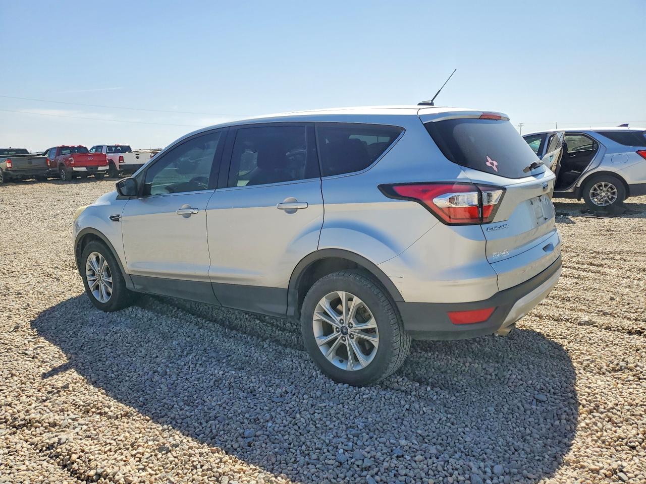 2017 FORD ESCAPE SE photo 2