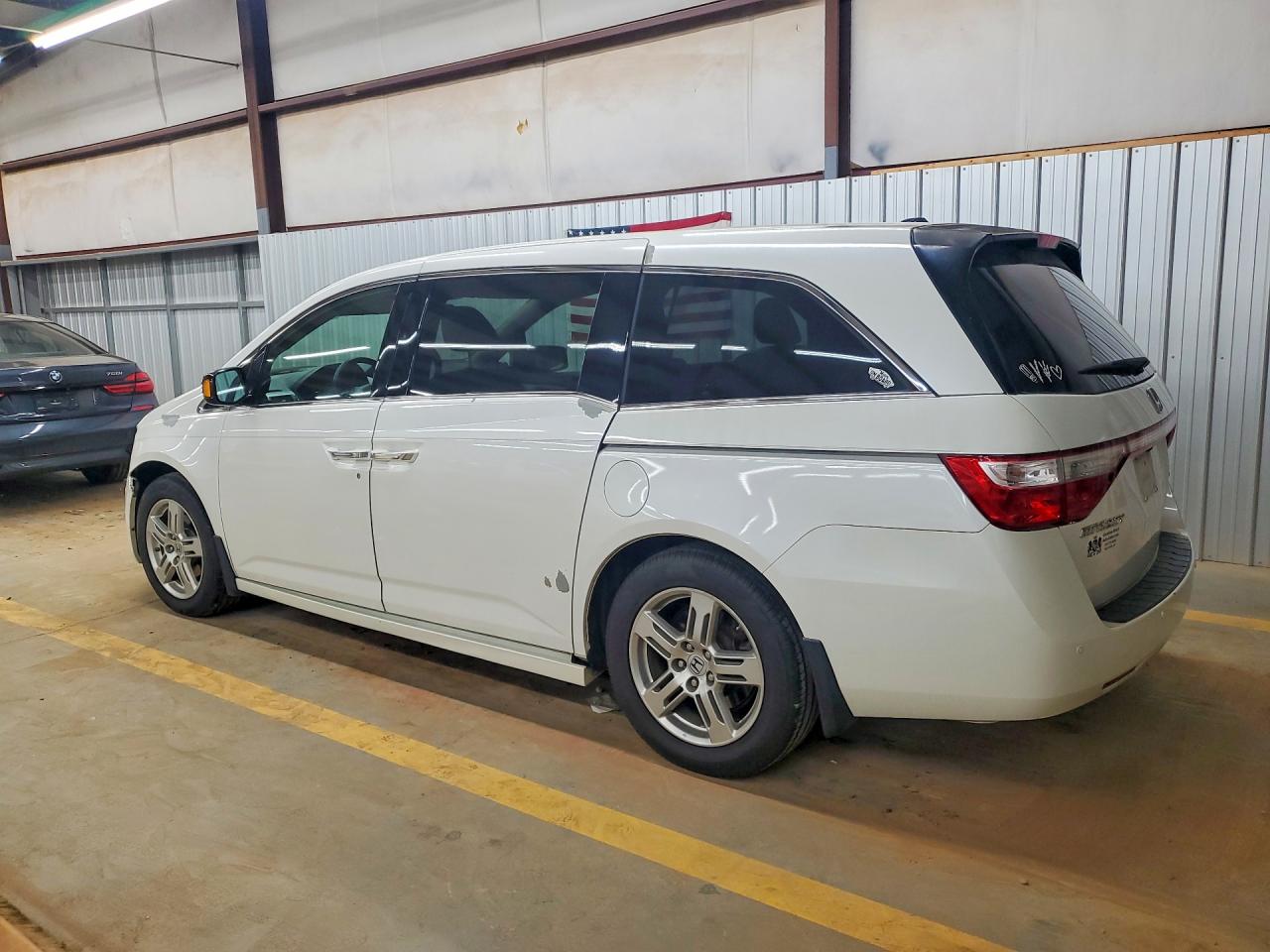 2012 HONDA ODYSSEY TOURING photo 2