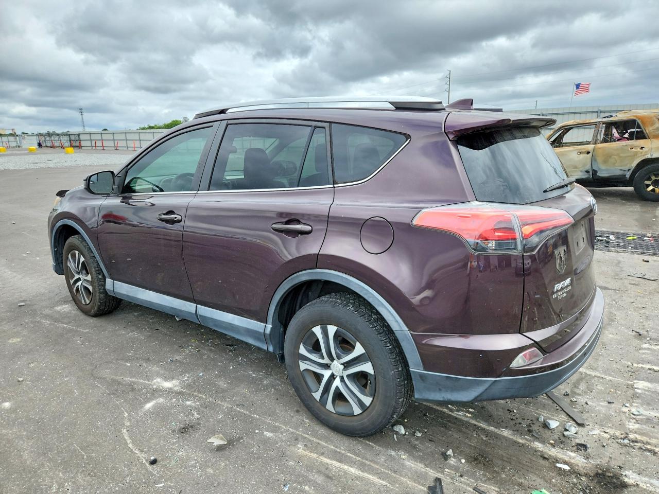 2016 TOYOTA RAV4 LE photo 4