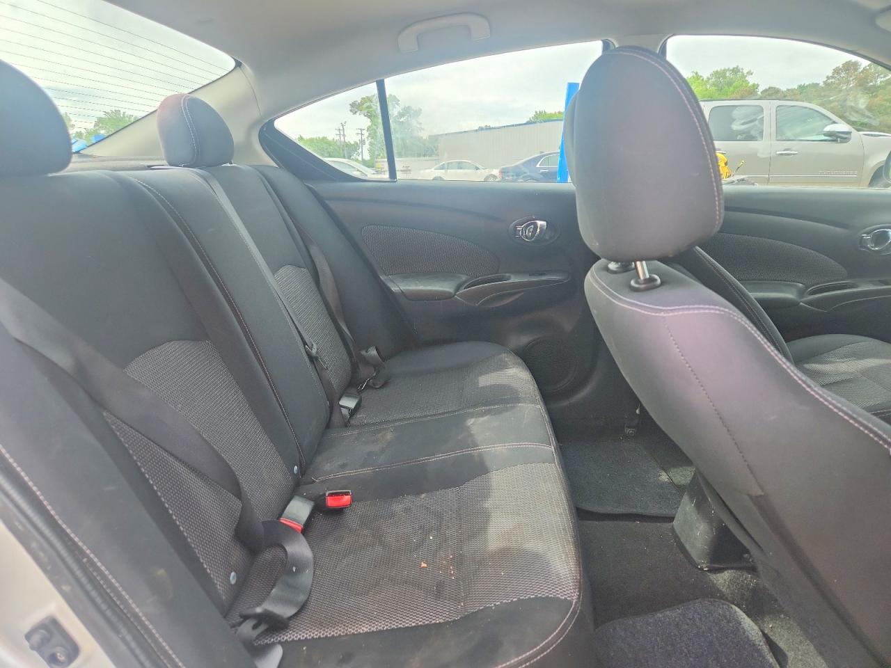 2014 NISSAN VERSA 1.6 SV photo 19