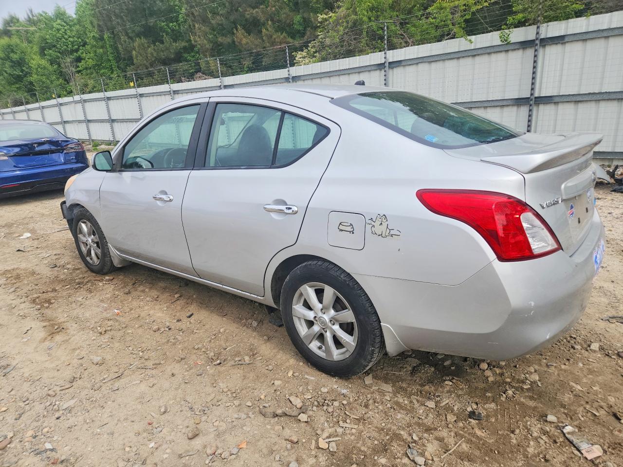 2014 NISSAN VERSA 1.6 SV photo 3