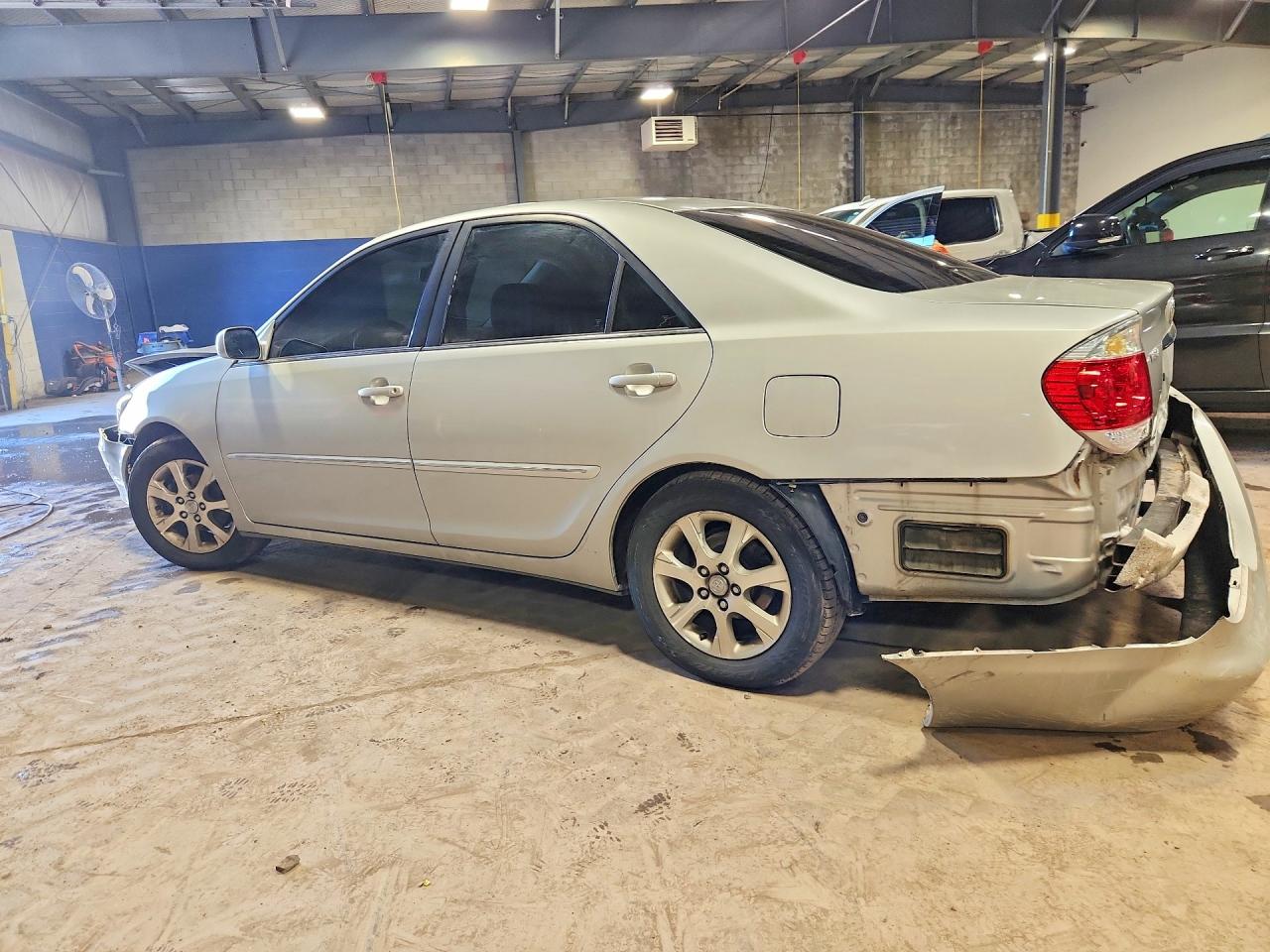 2006 TOYOTA CAMRY XLE photo 2
