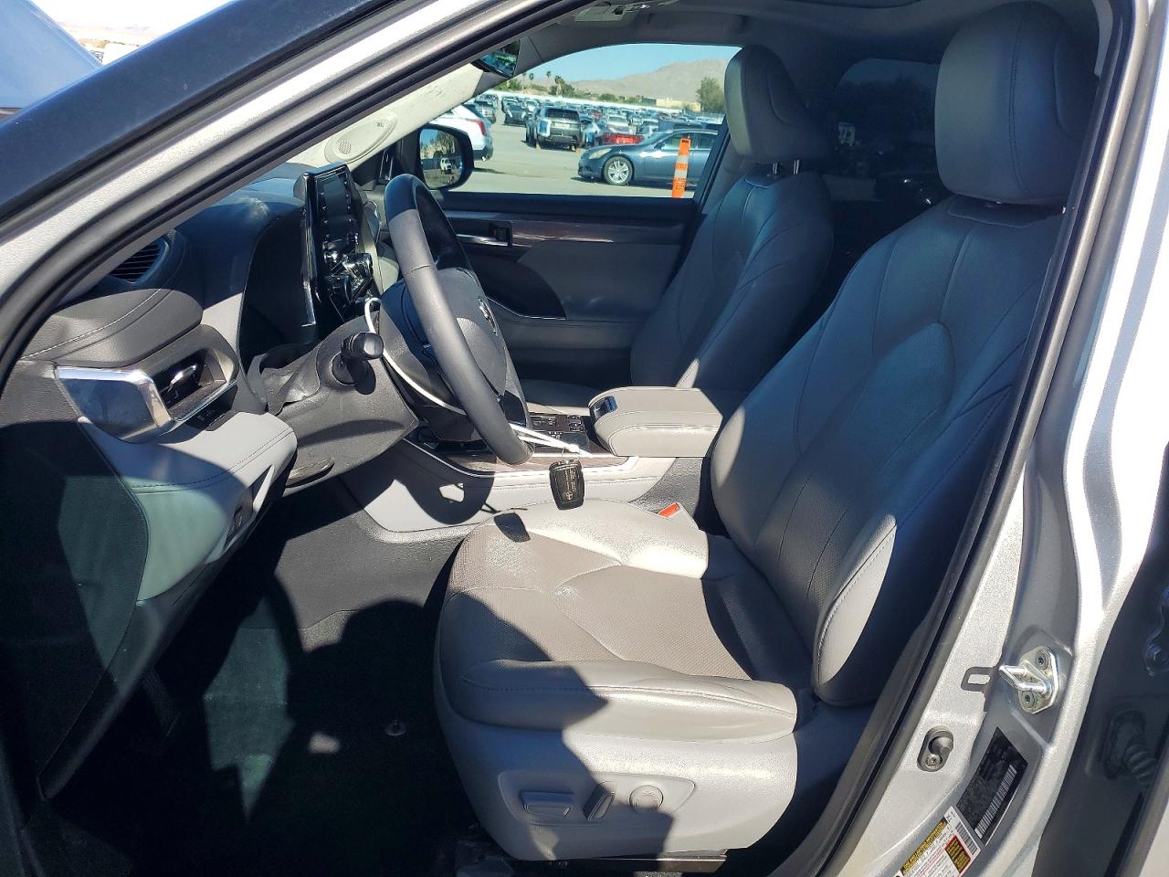 2021 TOYOTA HIGHLANDER LIMITED photo 19